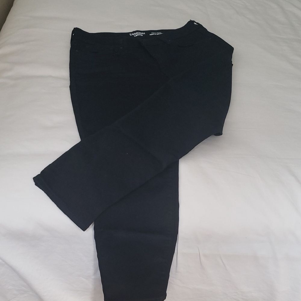 Levi's Black Skinny Jeans Classic Style. Brand new never Use.